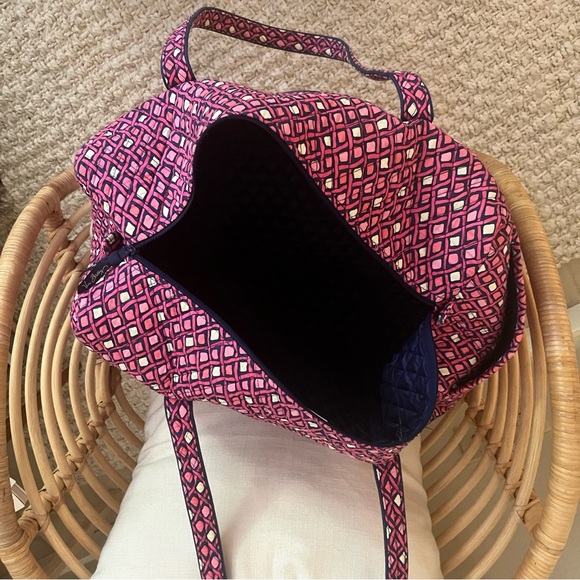 Vera Bradley KATALINA PINK
DIAMOND DUFFEL - Retired Print - Picture 2 of 3